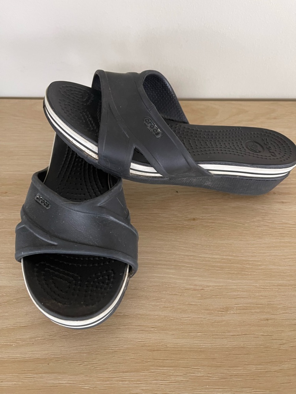 Crocs Kadee Wedge Crocband Womens Size 7 Black Slide Sandal White Trim Comfort